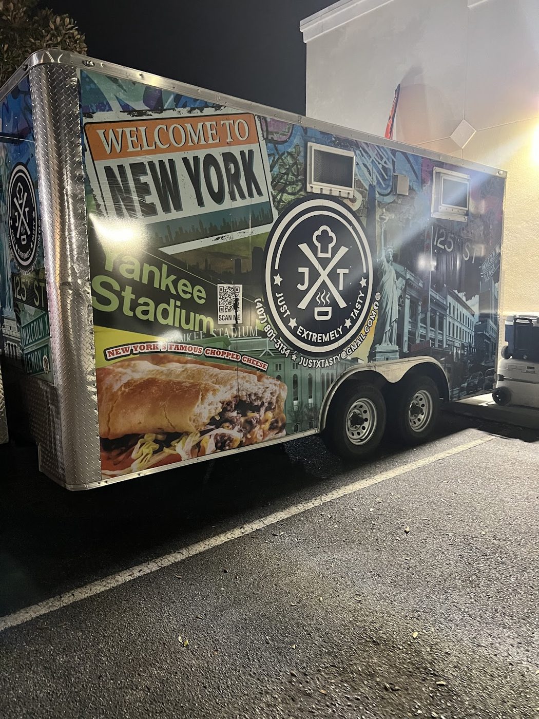 Welcome to New York — Just Extremely Tasty truck at night